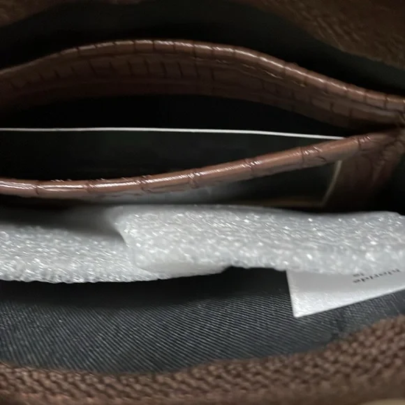 London Fog Wristlet - Picture 7 of 8